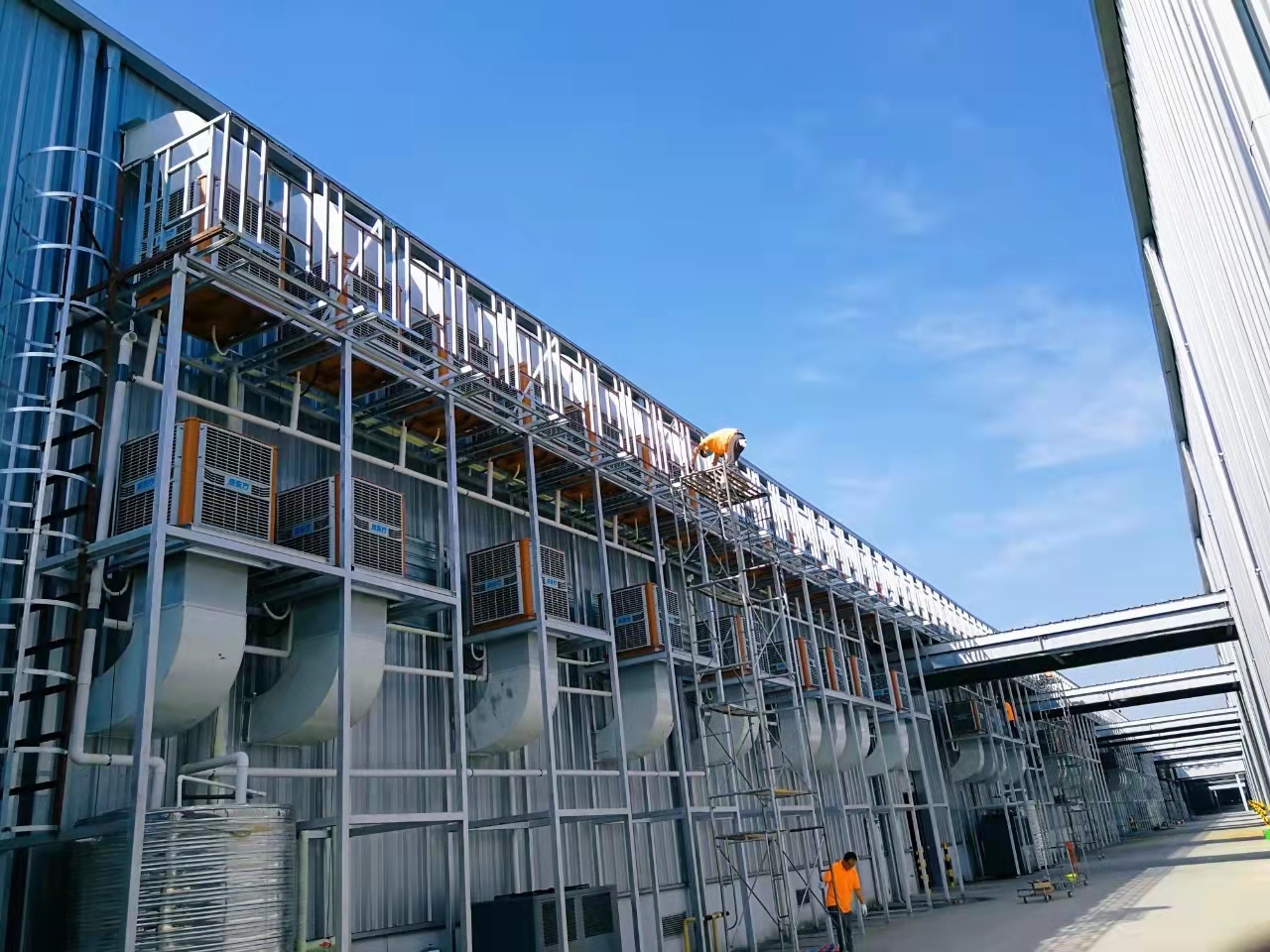 夏季大型鋼結構倉庫降溫有哪些高效又省成本的降溫設備？