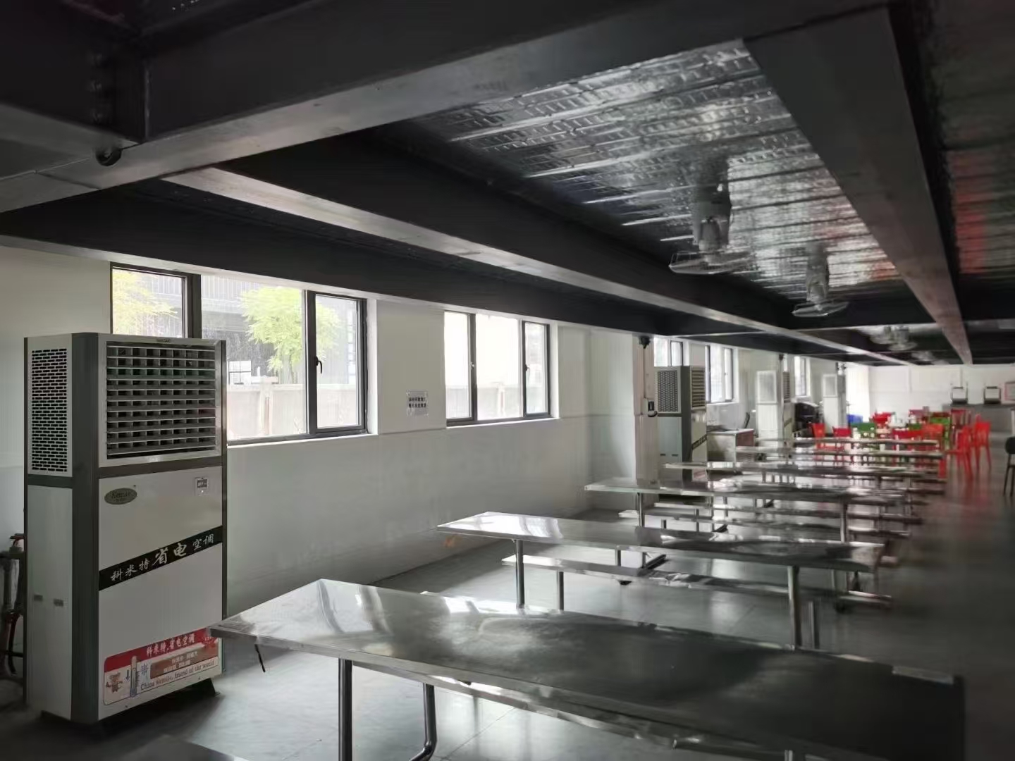 廠房降溫工業(yè)省電空調(diào)相比傳統(tǒng)空調(diào)的優(yōu)勢有哪些呢？