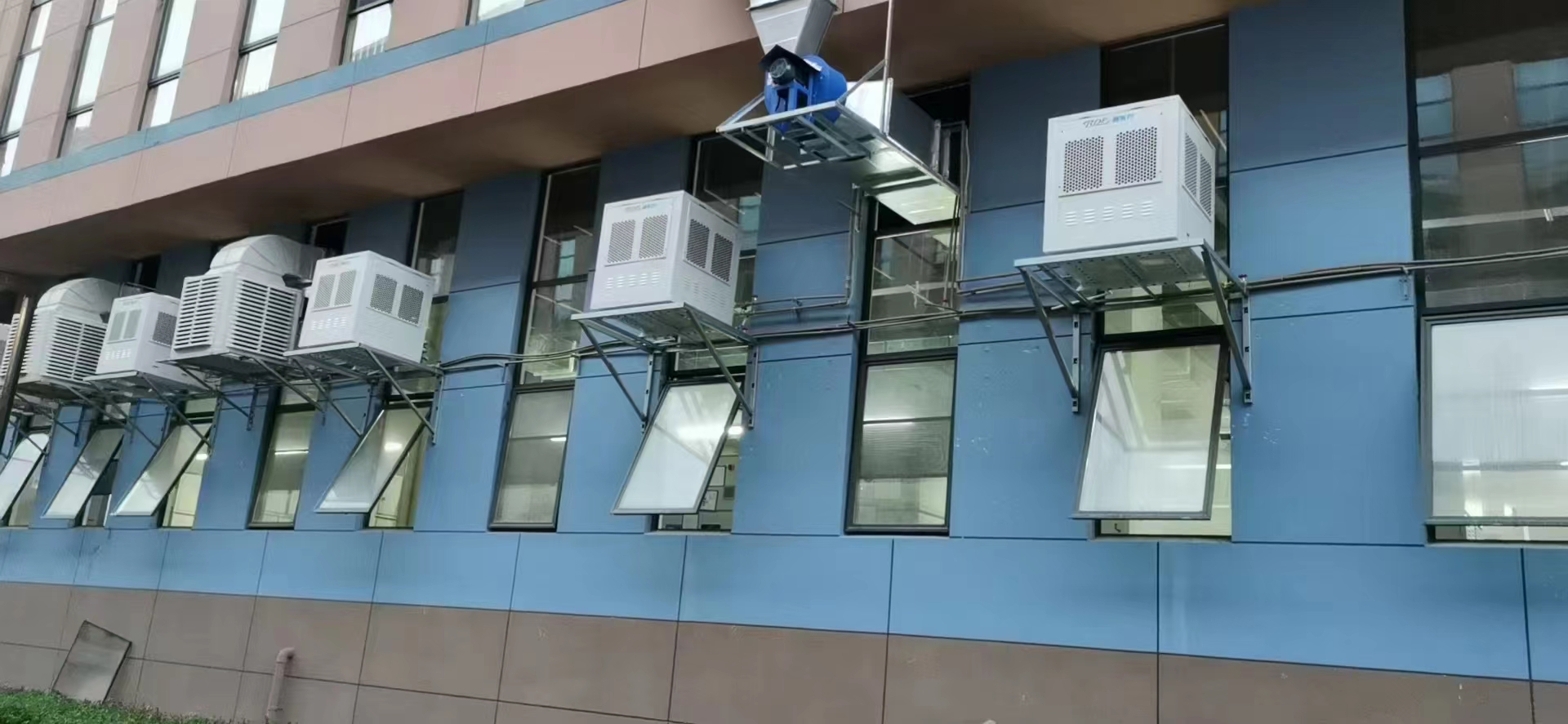 廠房降溫為何選擇工業(yè)省電空調？廠房降溫工業(yè)空調的優(yōu)點？