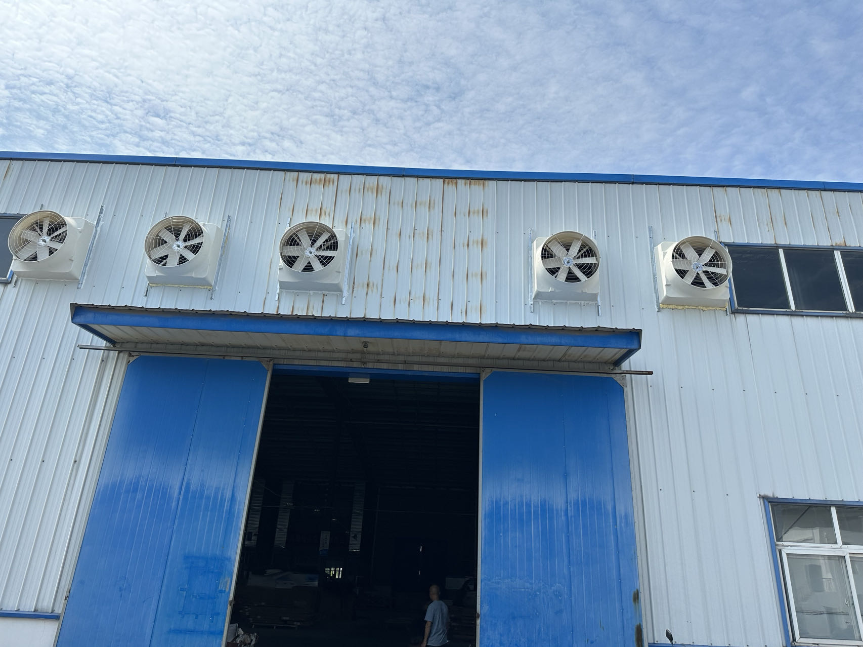 湖北通風設備工業排風扇與負壓風機的特性及應用范圍？