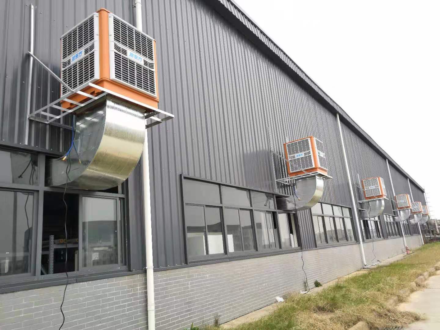 武漢某上市企業的鋼結構廠房的通風降溫工程順利完工，提前為明年做準備！