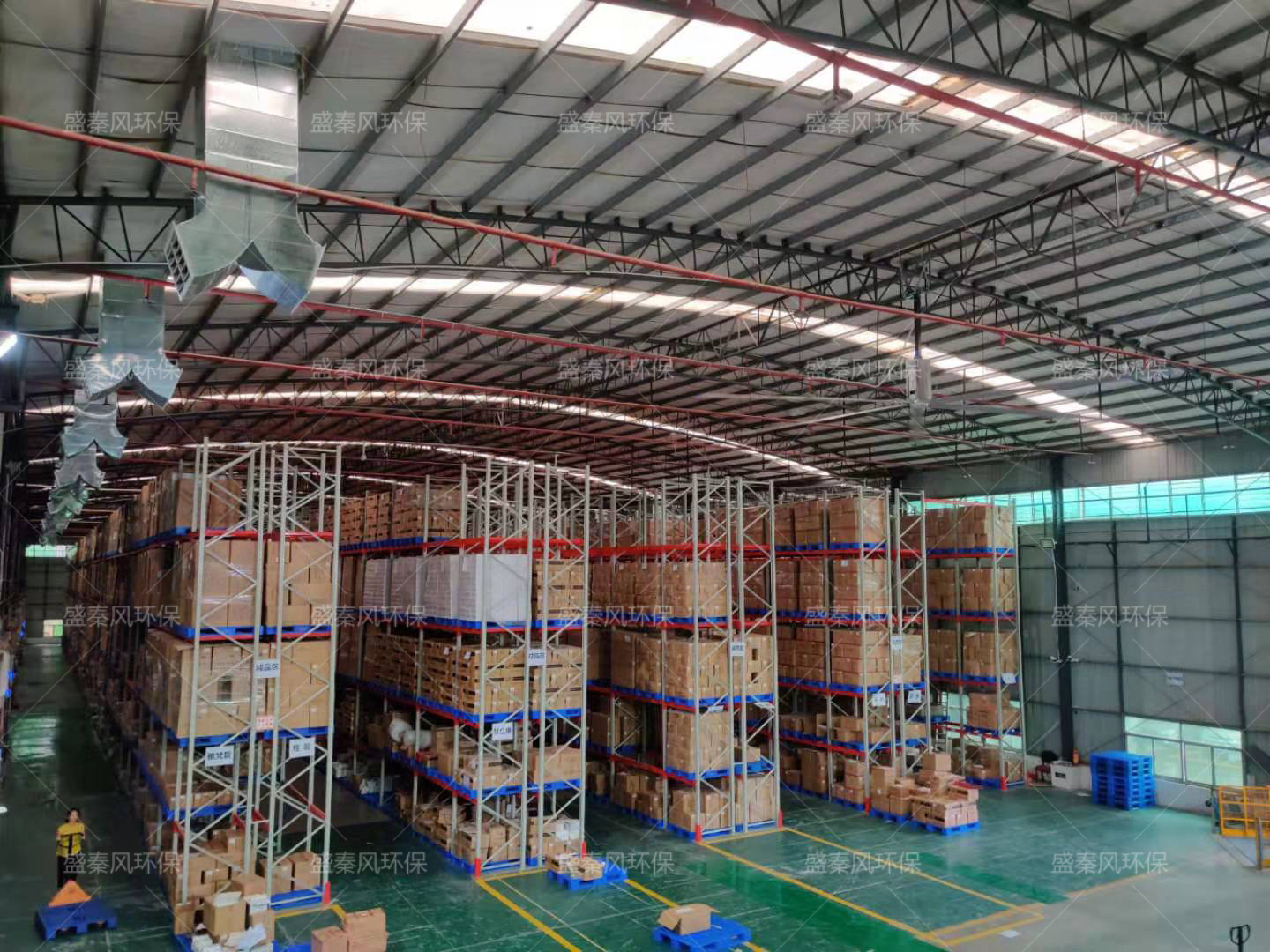 物流工廠車間倉庫通風降溫，怎么解決部分潮濕的問題？